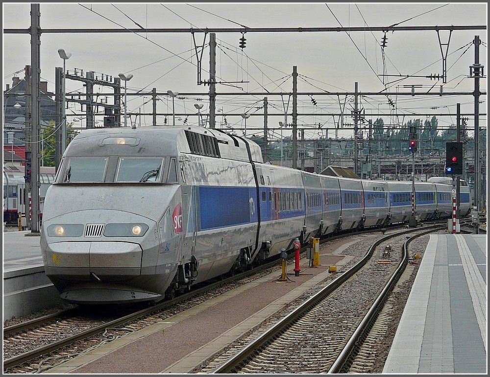 TGV Atlantique/Rseau is arriving at the station of Luxembourg City on August 17th, 2008.