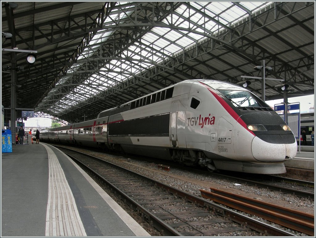 TGV Lyira 4417 to Paris in Lausanne.
18.05.2013