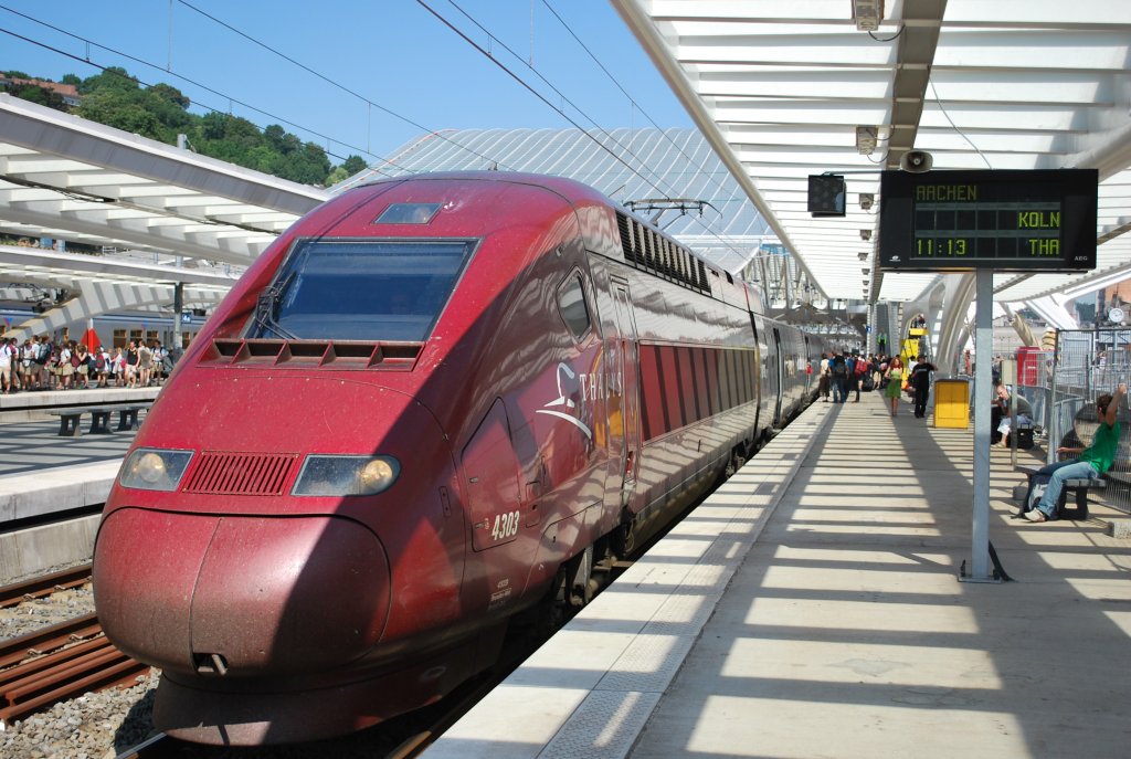 Thalys PBKA 4303 calling at Lige-Guillemins on its way to Cologne. At that time (1st July 2008) the new Calatrava building was not completed.