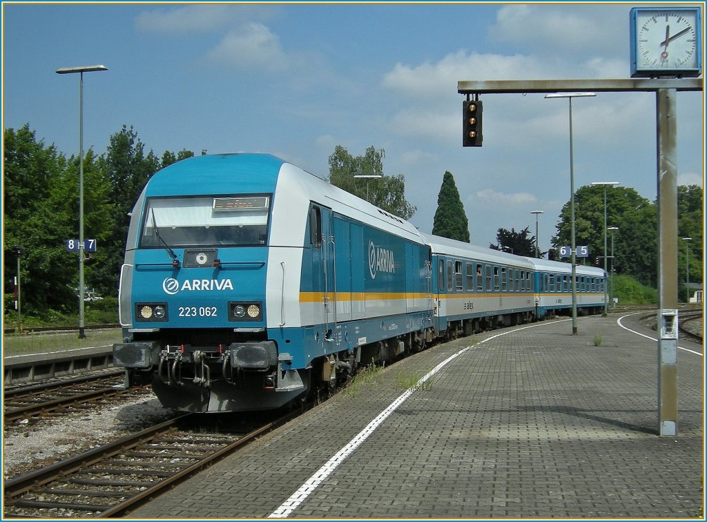 The 223 062 is arriving with the  Alex  from Mnchen in Lindau on time. 
28. 07.2008