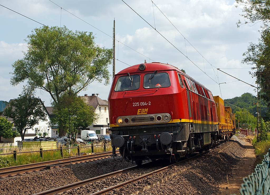 The 225 094-2 of the EBM Cargo (Gummersbach), ex DB 225 094-2, ex DB 215 094-4 here in work train service on 13.07.2013 in Katzenfurt (Lahn-Dill-Kreis), at the KBS 445 (Dillstrecke) at km 139,2.