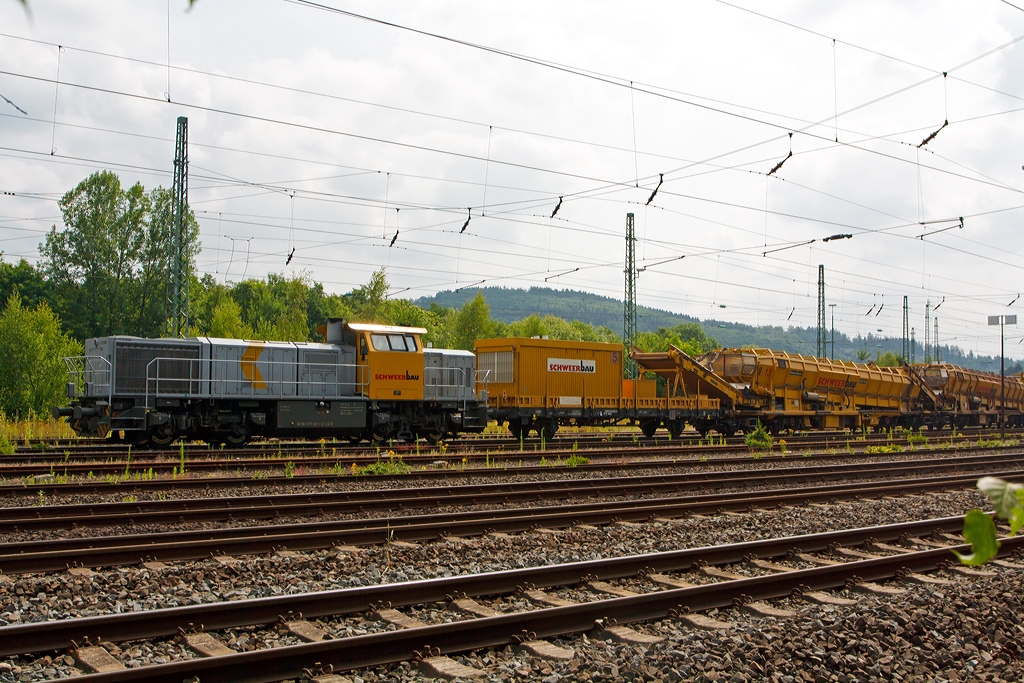 The 277 031-1 (MaK G 1700 BB-2) of the Schweerbau (registered on LDS) with train of material conveyor and hopper units MFS 100 at 13.07.2013 in Betzdorf/Sieg.
