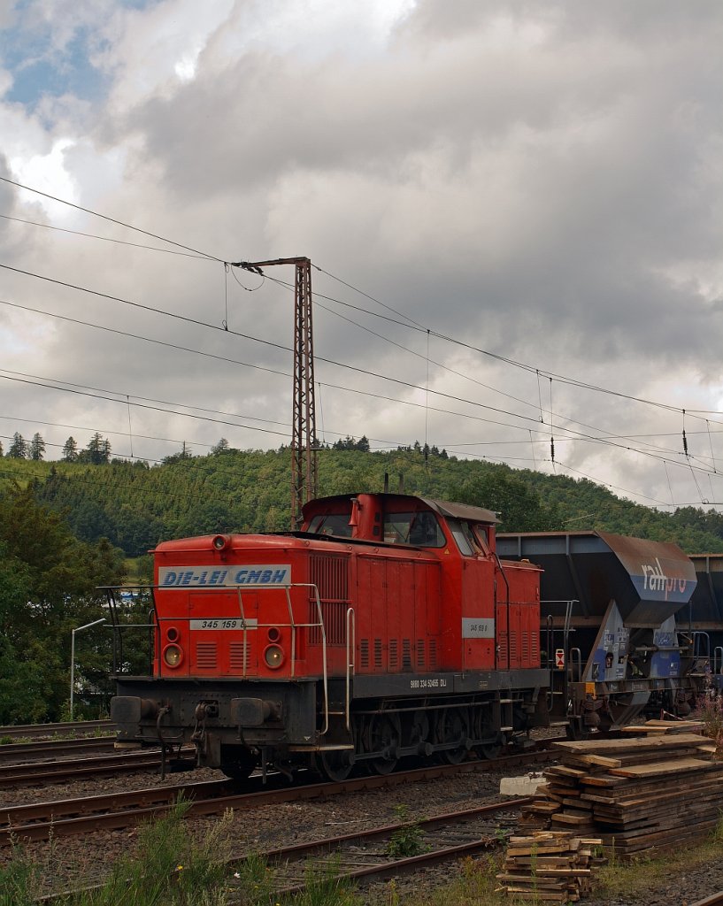 The 345 159 8 (ex DR 105159-8) of the Die-Lei-GmbH (Kassel) with crushed stone train  (Fccpps of the Railpro (NL)) at the 05.08.2011 in Siegen (Kaan-Marieborn). The locomotive of the type V 60 D (East) was built in 1982 under the serial number 17685 from the LEW 17685. She has a power of 478 kW = 650 hp.