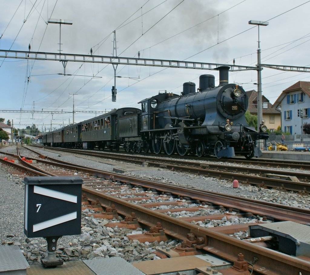 The A 3/5 705 in Murten is leaving to Payerne. 
25.06.2011