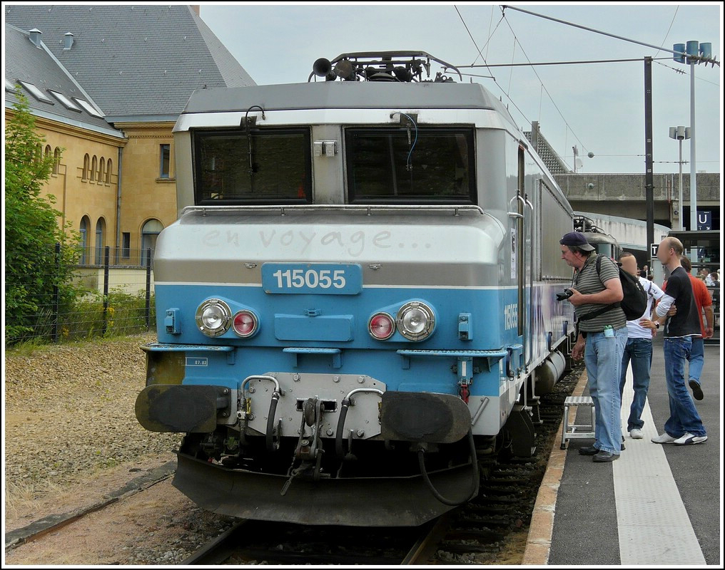 The BB 15055 in  en voyage  design pictured in Metz on June 22nd, 2008.