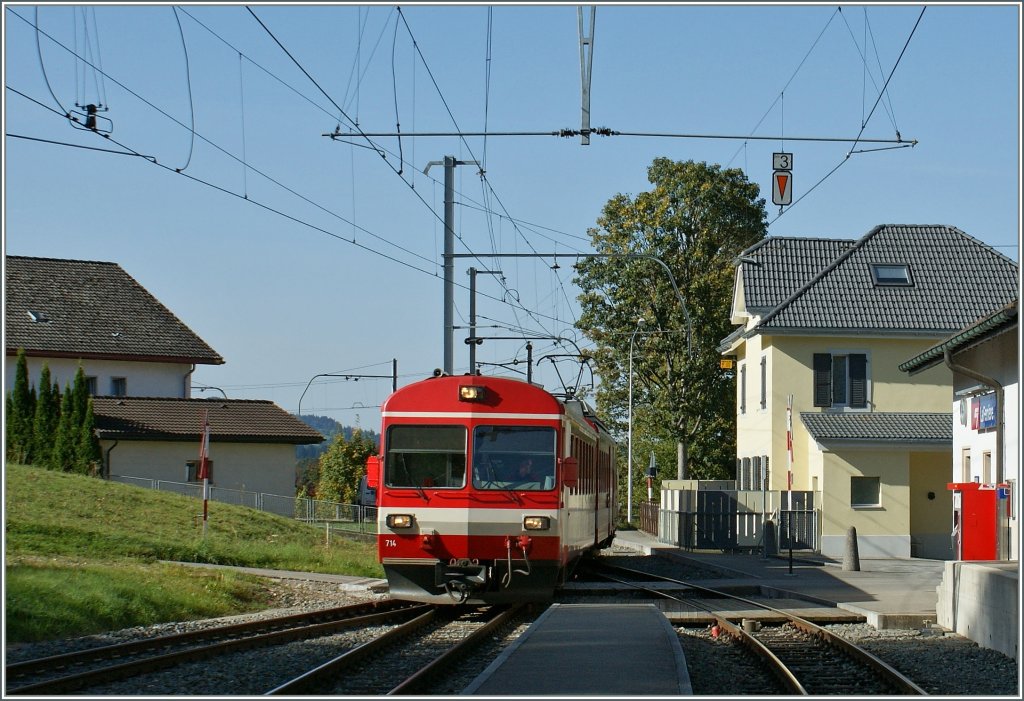 The CJ local train 230 is arriving on the La Ferrire Station.
08.10.2010