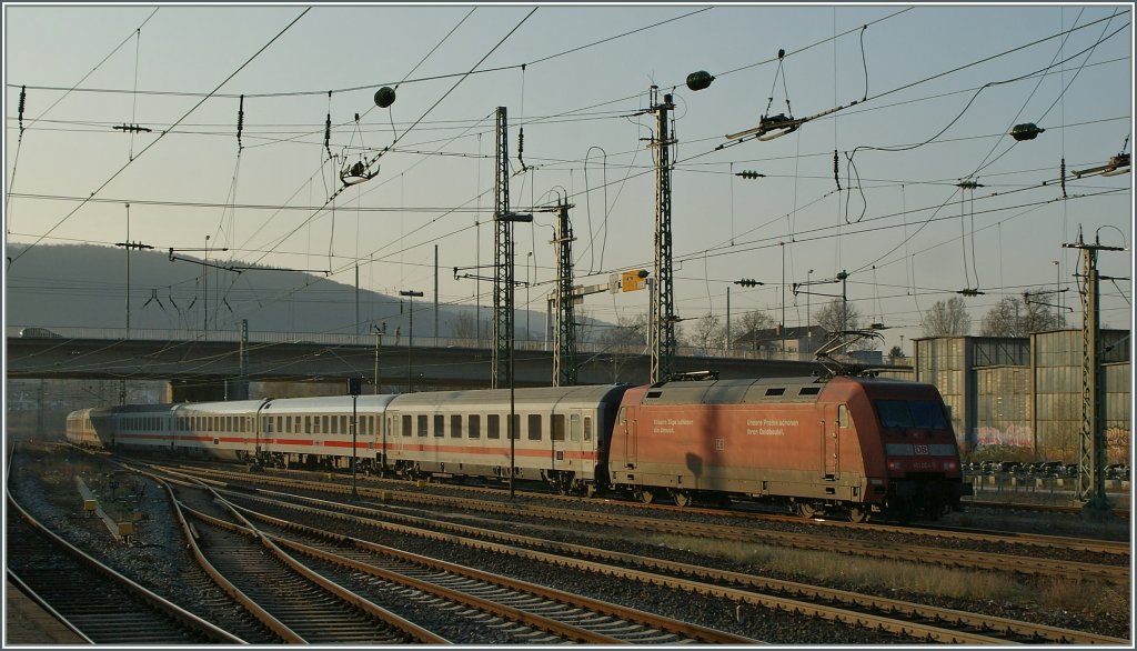 The DB 101 005-6 with an IC in Heidelberg.
28.03.2012 