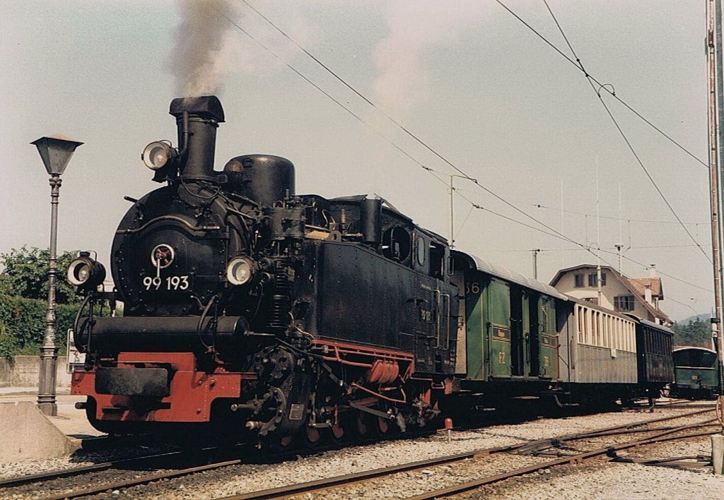 The DB 99 193 by the Blonay-Chamby Heritage Railway is ready to departure to Chamby
August 1985
(scanned analog photo)