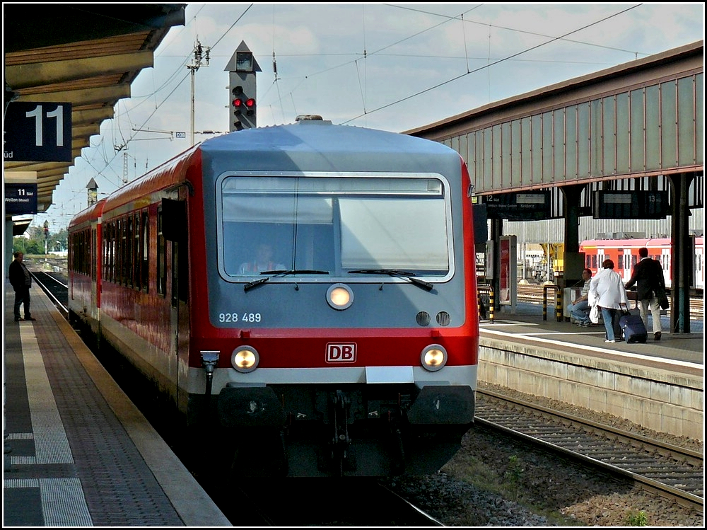 The diesel multiple unit 628/928 489 taken at the main station of Trier on June 22nd, 2009.