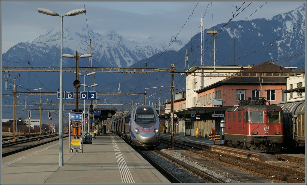 The FS/TI ETR 610 and a SBB Re 4/4 II in Sion.
14.02.2011 