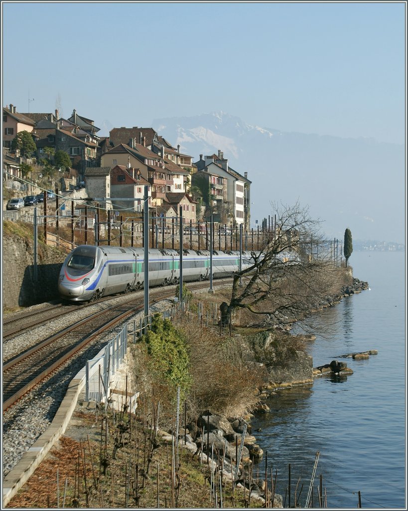 The FS/TI ETR 610 on the way to Milano by St-Saphorin. 
24.01.2011