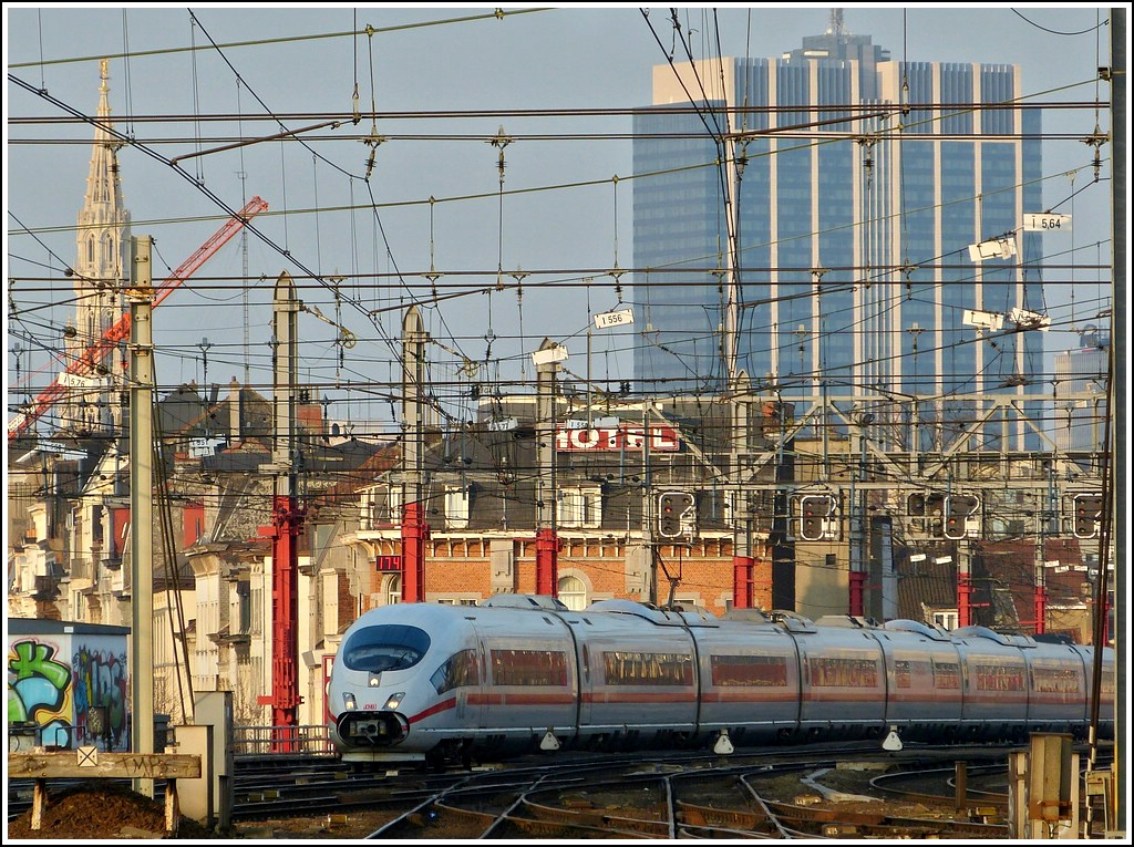 The ICE unit 4607  Hannover  is arriving in Bruxelles Midi on March 23rd, 2012.