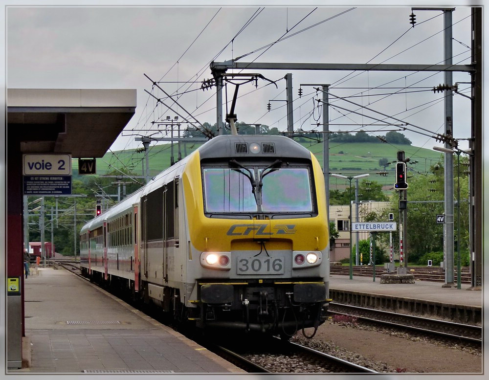 The IR 111 Liers - Luxembourg City is arriving in Ettelbrck on June 23rd, 2011.