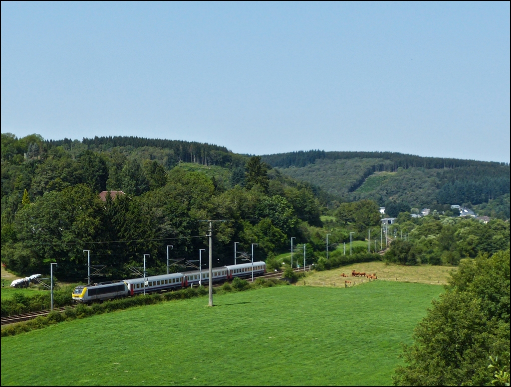 The IR 115 Liers - Luxembourg City is running between Enscherange and Wilwerwiltz on August 19th, 2012.
