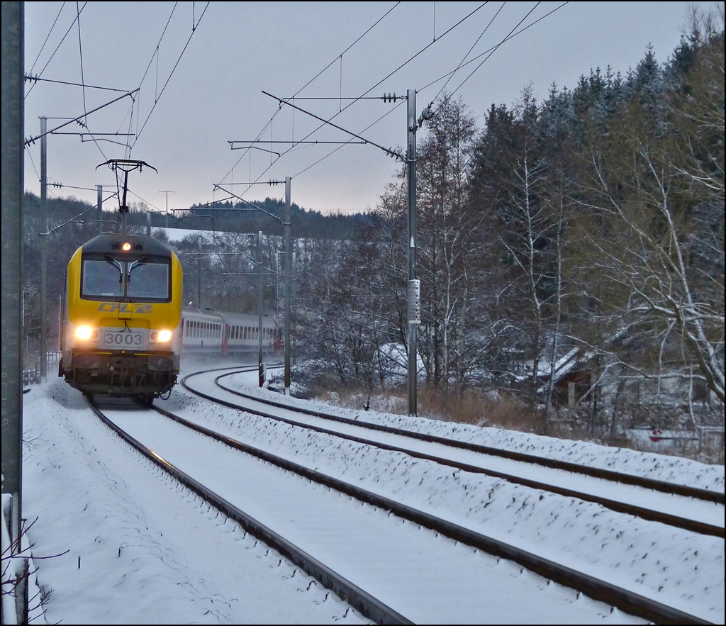 The IR 117 Liers - Luxembourg City is running through Enscherange on December 7th, 2012.