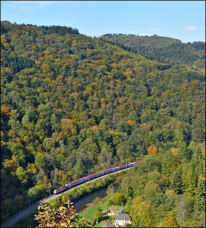The IR 3737 Troisvierges - Luxembourg City is running between Goebelsmhle and Michelau on October 10th, 2012.