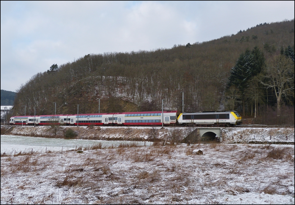 The IR 3737 Troisvierges - Luxembourg City is running through Drauffelt on January 14th, 2013.