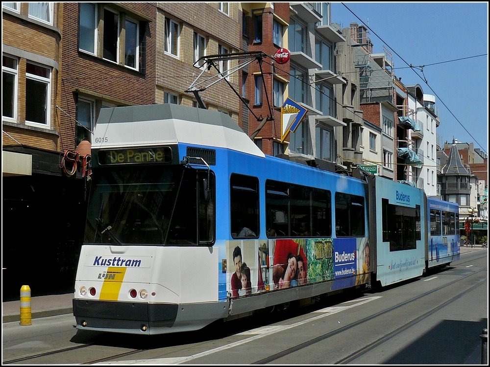 The Kusttram N 6015 is running through De Panne on July 10th, 2010.