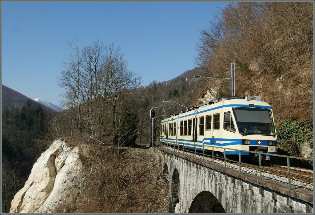 The local train 308 is just leaving the small Palagnedra Station to Camedo. 
24.03.2011