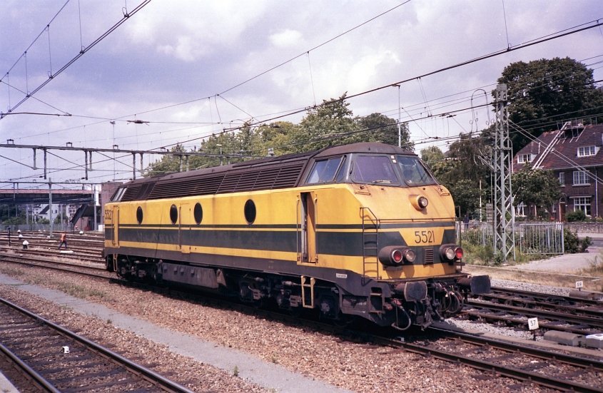 The NMBS diesellocomotive 5521 visiting the Dutch station of Maastricht. August 1990.