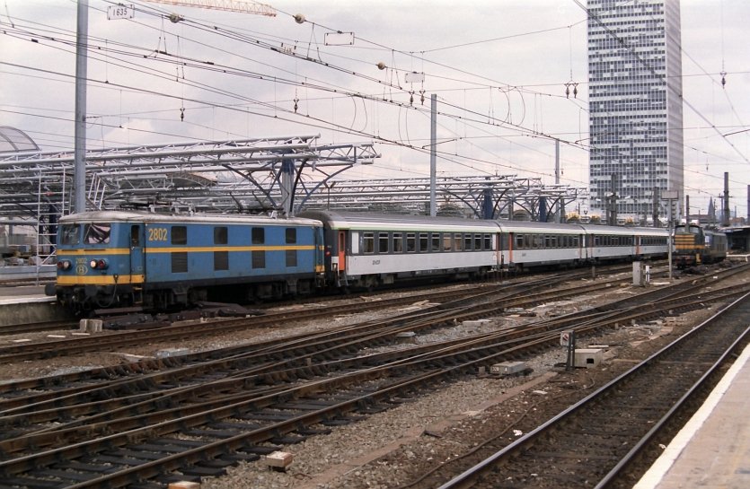 The old 2802 locomotive shunting with some SNCF wagons in Brussel-Zuid summer 1994.