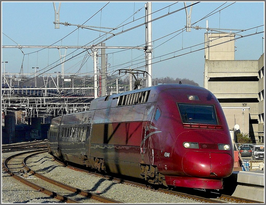 The PBKA Thalys unit 4344 is arrivimg at the station Lige Guillemins on its way from Bruxelles Midi to Cologne on December 27th, 2008.