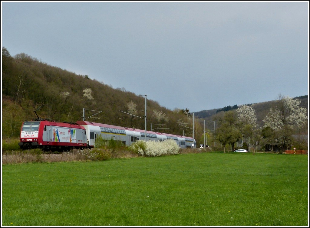 The RB 3212 Luxembourg City - Wiltz is running through Erpeldange/Ettelbrck on April 14th, 2012.