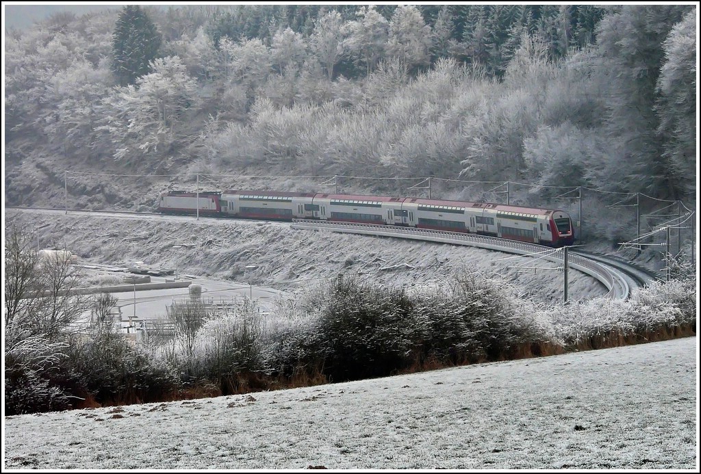 The RB 3241 Wiltz - Luxembourg City is running between Wiltz and Kautenbach on December 24th, 2007.