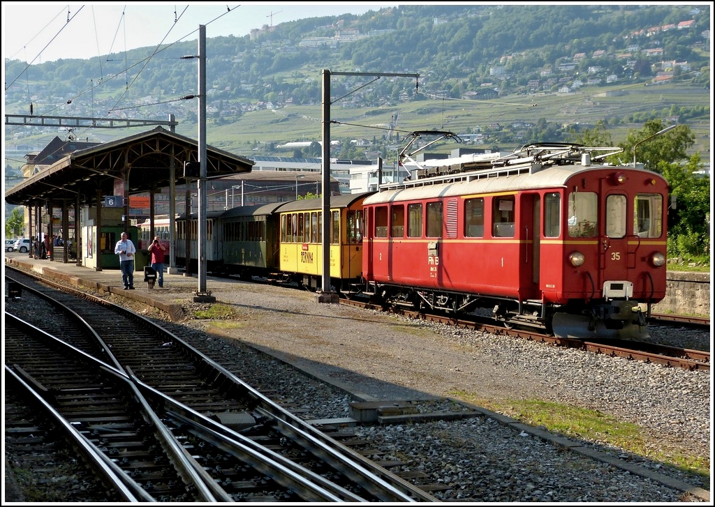 The RhB ABe 4/4 N 35 taken in Vevey in the evening of May 26th, 2012.