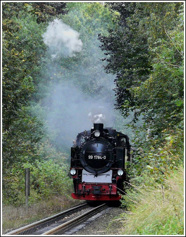 The RBB steam locomotive 99 1784-0 will soon arrive at the station of Binz (LB) on September 22nd. 2011.