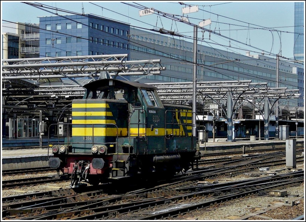 The shunter engine 8204 is running through the station Bruxelles Midi on May 30th, 2009.