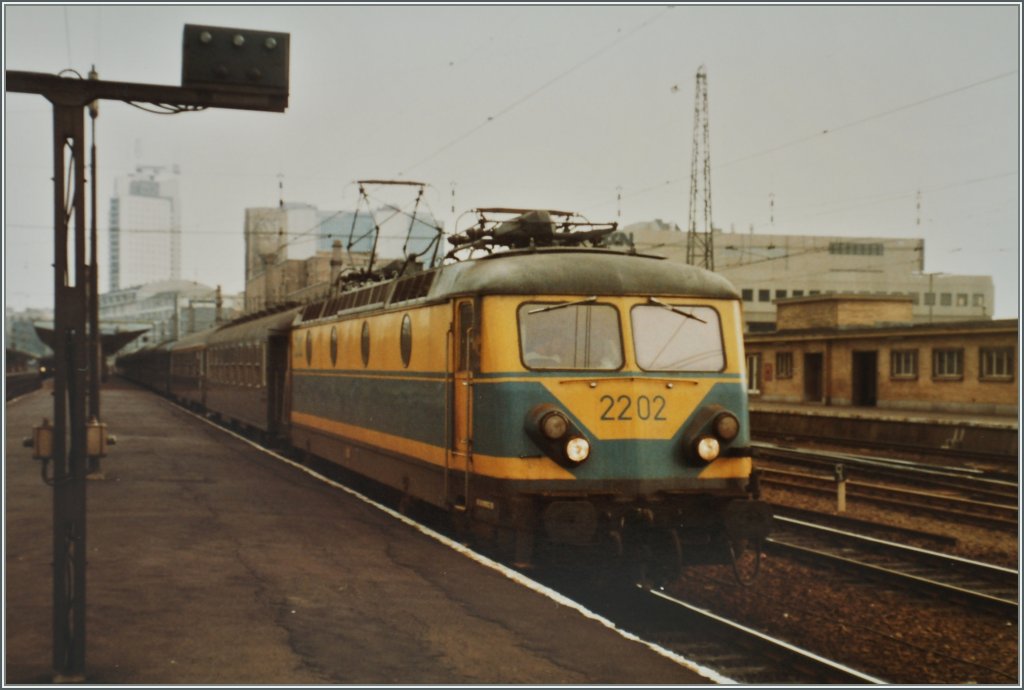 The SNCB 2202 in Bruxelles Nord. 
Summer 1984