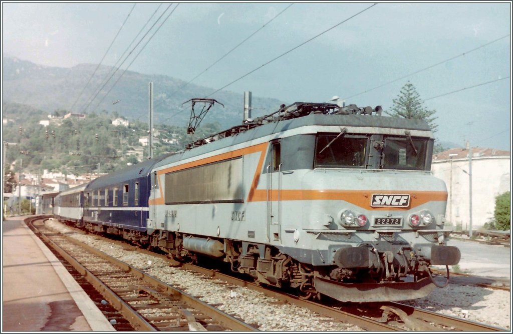 The SNCF 22272 with a Overnight train in Menton. 
Summer 1985.