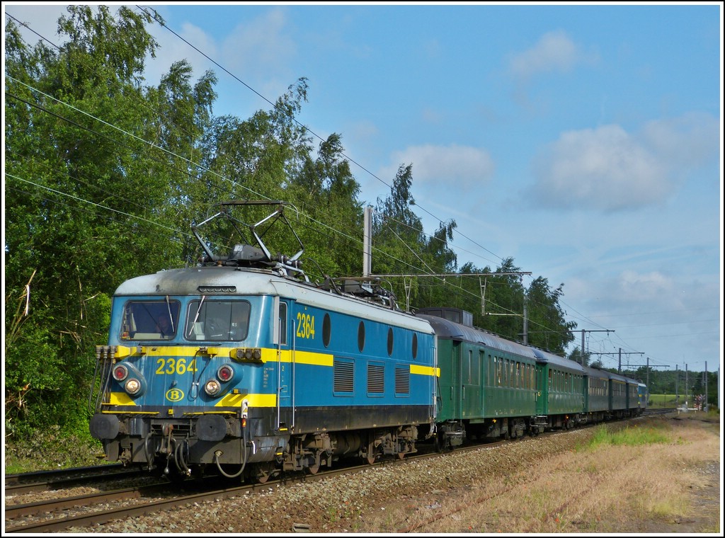 The special train  Adieu Srie 23  photographed in Familleureux on June 23rd, 2012.
