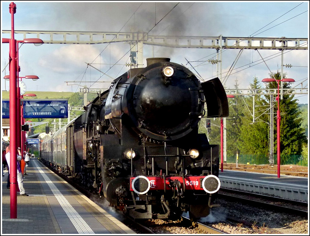 The steam engine 5519 is leaving the station of Wasserbillig on May 22nd, 2011.