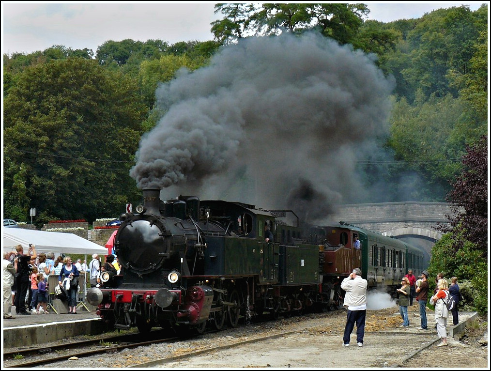 The steam engine KDL 7  Energie 507  is entering into the station of Spontin on August 14th, 2009.