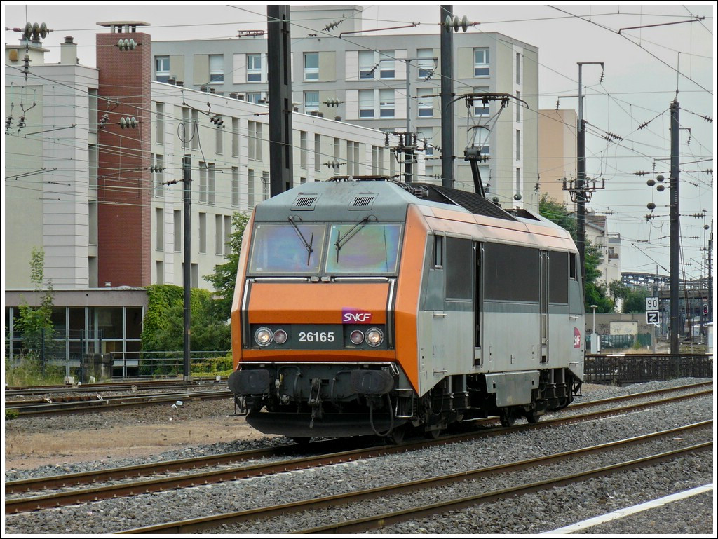 The Sybic BB 26165 is running through the station of Metz on June 22nd, 2008.
