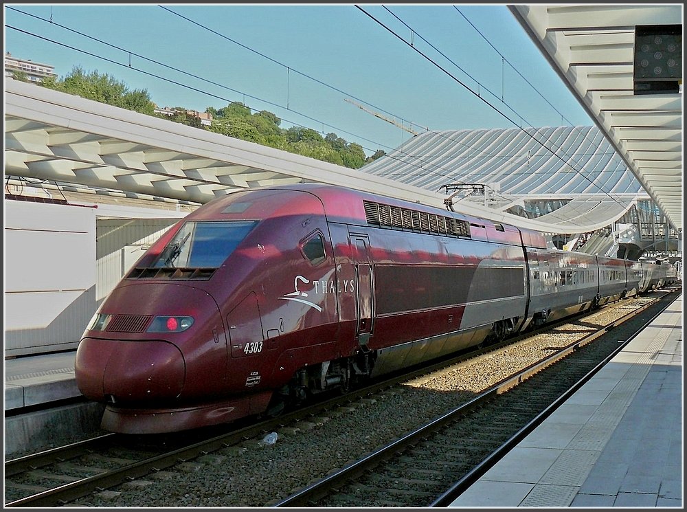 The Thalys unit 4303 is arriving at Lige Guillemins on 20th, 2009. 