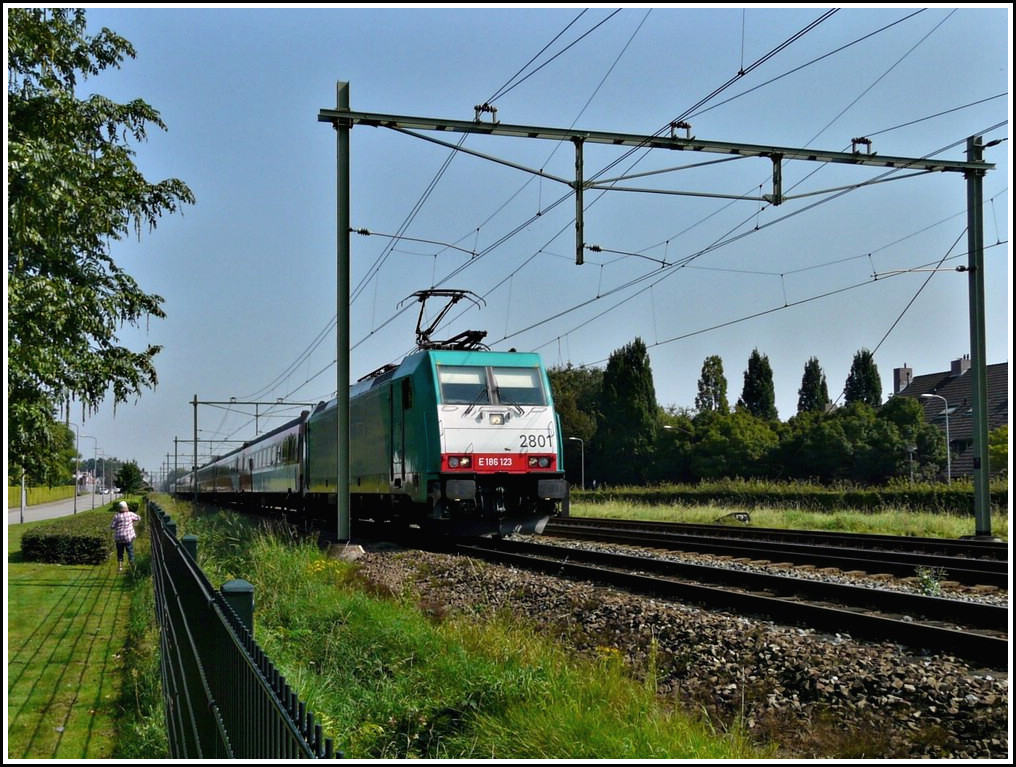 The TRAXX 2801 is hauling the IC Amsterdam-Antwerpen through Oudembosch on September 3rd, 2011.