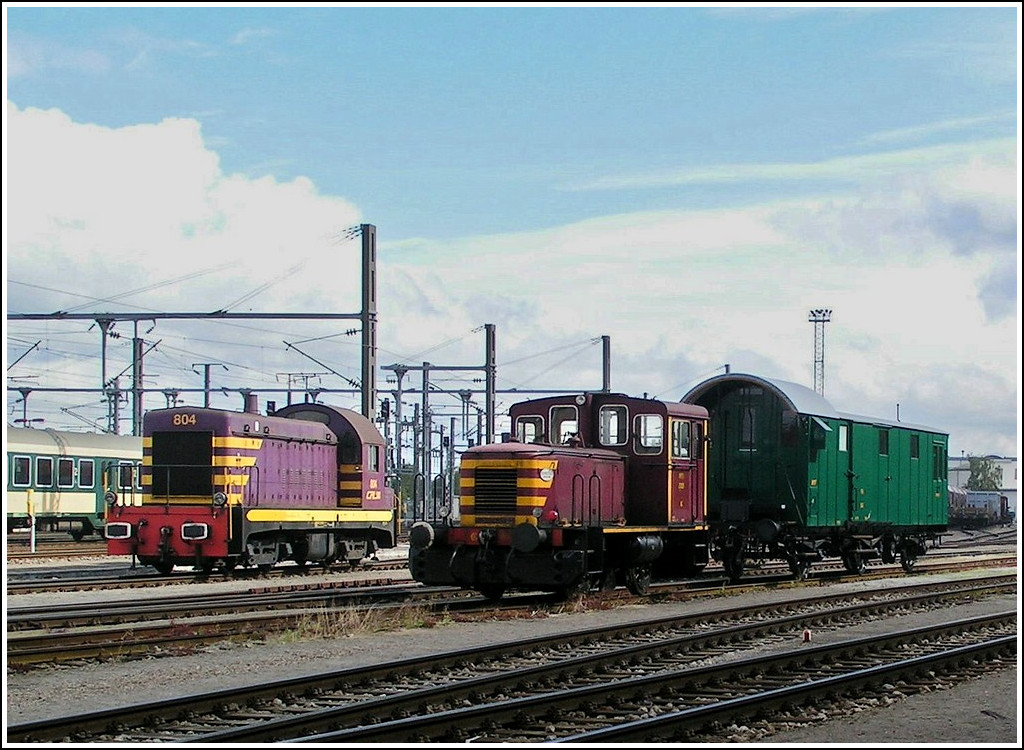 The two shunter locomotives 804 and 2001 pictured in Ptange on September 19th, 2004.