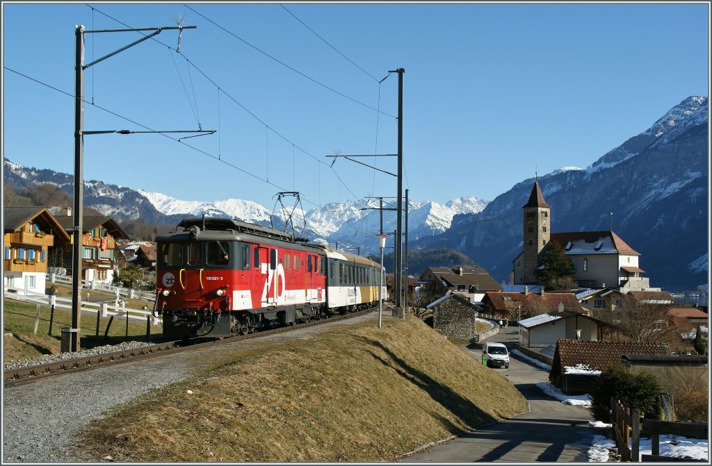 The Zentralbahn  zb  De 4/4 110 021-3 with his IR by Brienz West.
09.02.2011