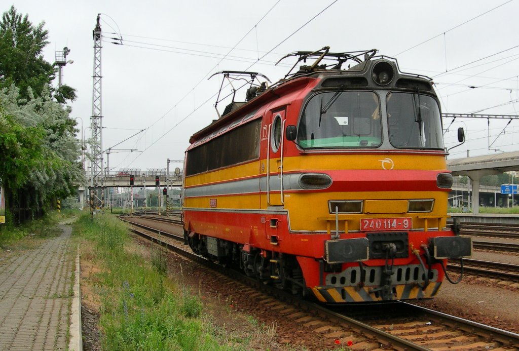 The ZSR 240 114-9 in Bratislava. 
19.05.2008