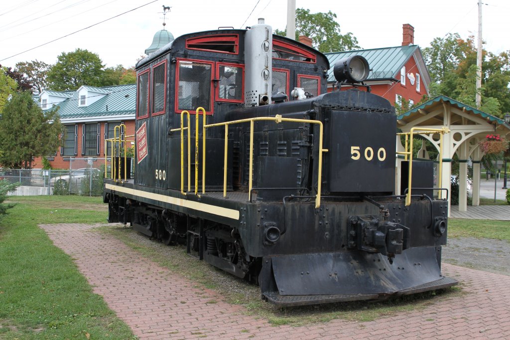Thousand Islands Railway 500 Whitcomb gas-electric on 14.Sep.2010 at Gananoque. This locomotive was originally Oshawa Electric 42, one of only eight Whitcomb gas-electrics ever built.
