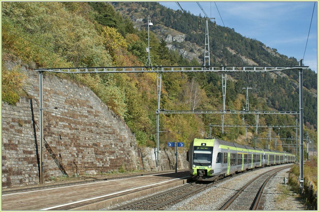 Three BLS  Ltschberger  are arriving at Hohtenn. 
13.10.2010