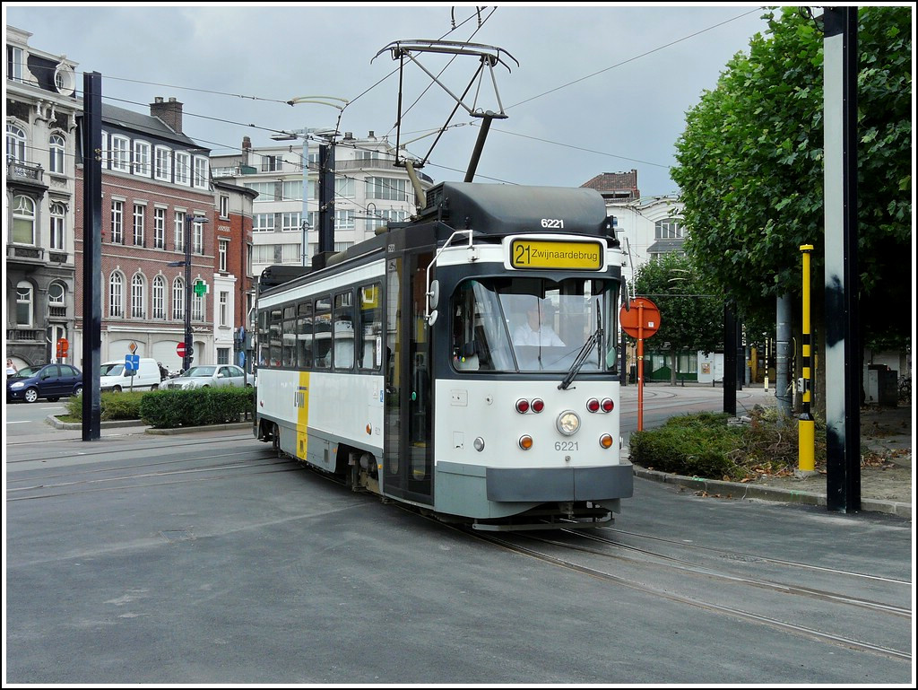 Tram N 6221 is arriving at the station Gent Sint Pieters on September 13th, 2008.