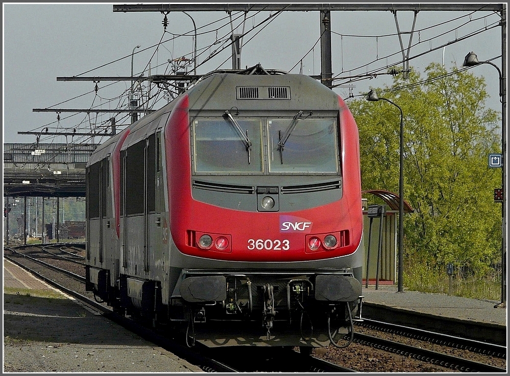 Two BB 36000 are runing through Antwerpen Noorderdokken on April 24th, 2010.