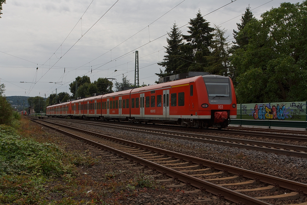 Two coupled electric multiple unit 425 035-3 and 425 531-1 as RE8 (Rhein-Erft Express) runs on 11.08.2011, at Unkel, in direction Koblenz Hbf.