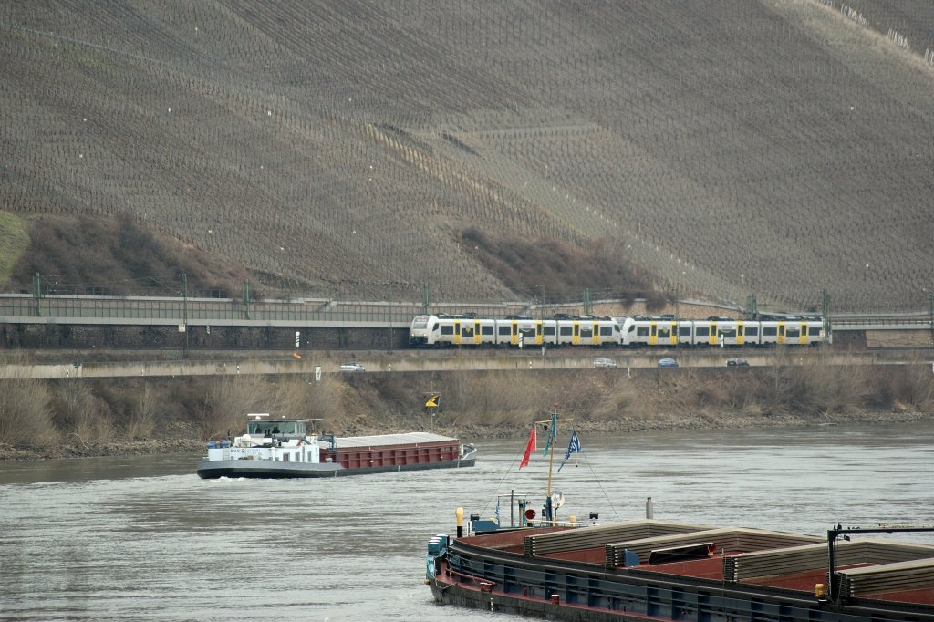Two ET 460 on the left Rhine line on the way to Mainz.
20.03.2010
