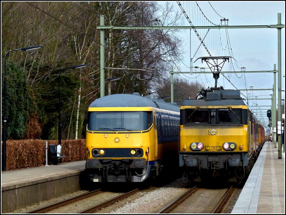 Two IC photographed at the station of Etten-Leur on March 9th, 2011.
