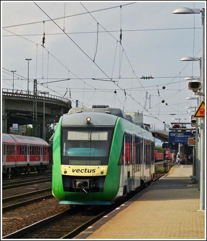 Vecturs VT 265 to Limburg (Lahn) is waiting for passengers in Koblenz main station on July 28th, 2012.